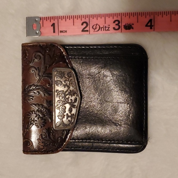 "Brighton"  Vintage Leather Wallet with Decorative silver Accent - Picture 6 of 8